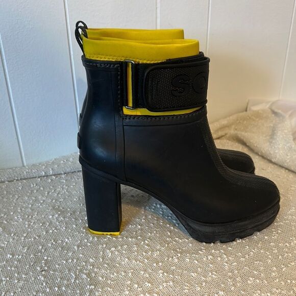 SOREL Medina III Waterproof Heeled Ankle Rain Boot Black Booties Womens 9.5 - Picture 4 of 13